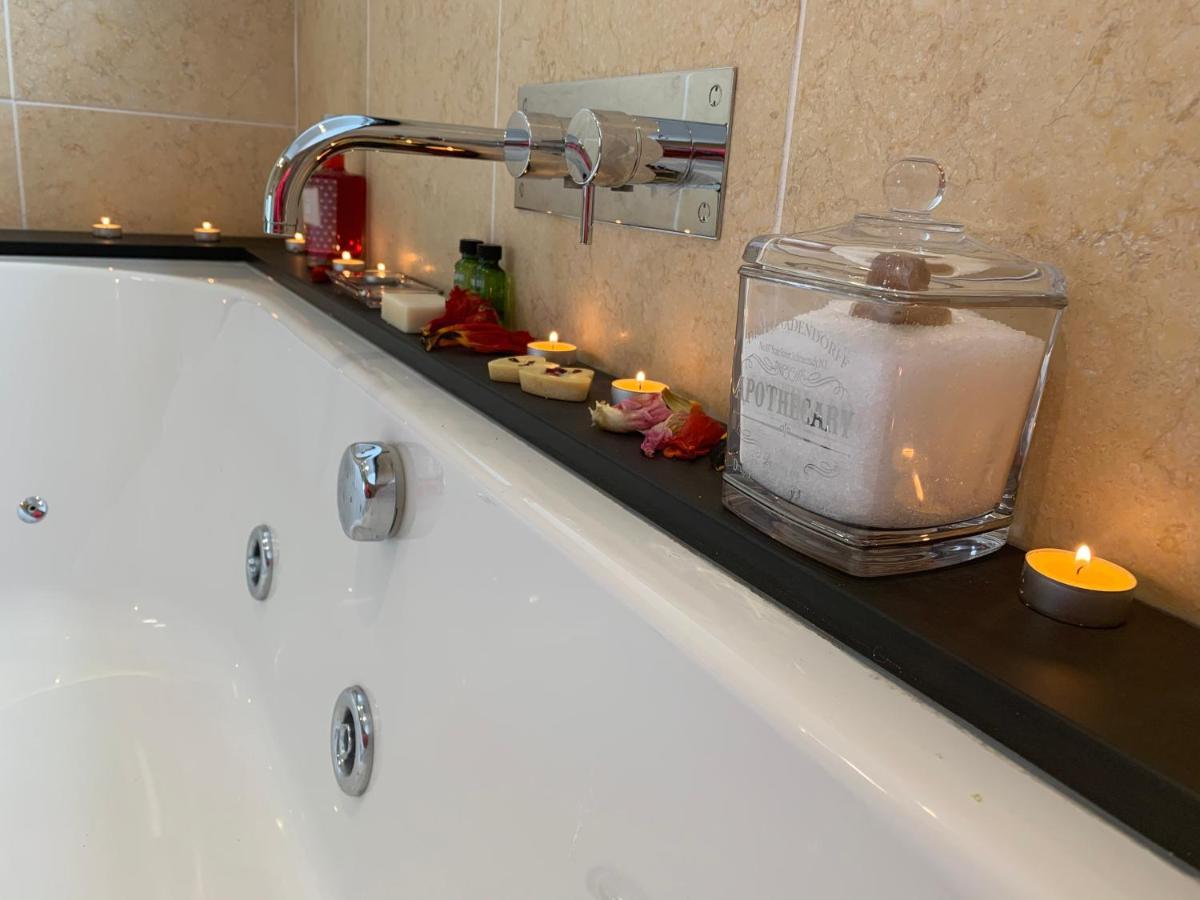 The Penthouse Bowness Luxury Loft Jacuzzi Bath & Complimentary Lakeview Spa Membership Екстер'єр фото